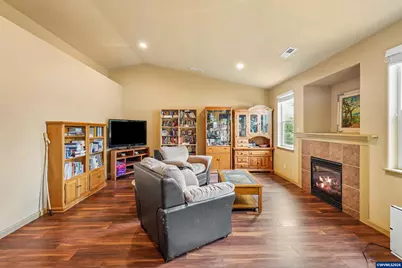 2412 NW White Oak Av, Albany, OR 97321 - Photo 15