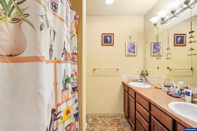 2412 NW White Oak Av, Albany, OR 97321 - Photo 11