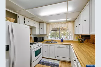 450 SE Lacreole Dr, Dallas, OR 97338 - Photo 9