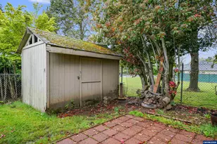2247 Greentree Dr NE, Salem, OR 97305 - Photo 29