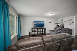 2247 Greentree Dr NE, Salem, OR 97305 - Photo 13