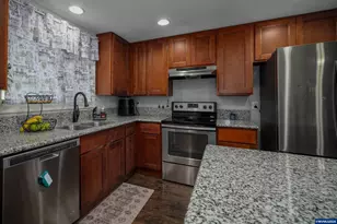 2247 Greentree Dr NE, Salem, OR 97305 - Photo 9