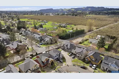 2319 N Roger Smith Dr, Newberg, OR 97132 - Photo 41