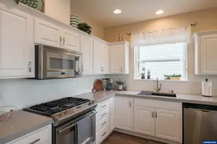 2835 Fillmore Ave NW, Salem, OR 97304 - Photo 17