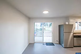 634 NW East Thornton Lake Dr, Albany, OR 97321 - Photo 9