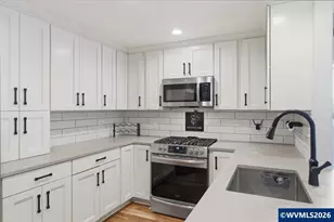 3221 NE Siuslaw Ave, Albany, OR 97321 - Photo 9