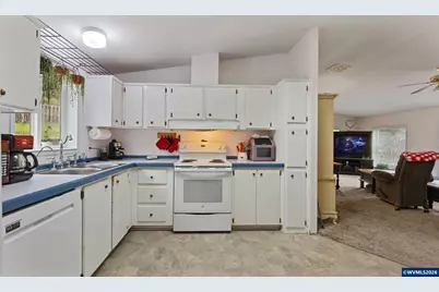 33150 Mount Pleasant Rd, Lebanon, OR 97355 - Photo 11