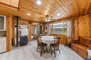 542 NW Douglas St, Dallas, OR 97338 - Photo 7