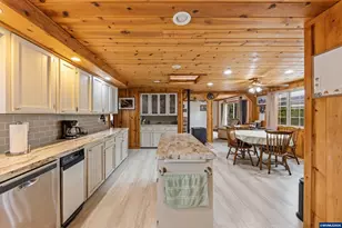 542 NW Douglas St, Dallas, OR 97338 - Photo 5