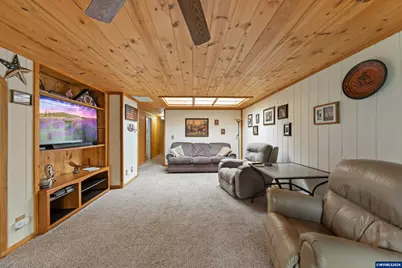 542 NW Douglas St, Dallas, OR 97338 - Photo 9