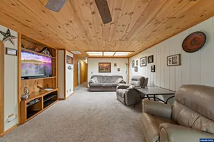 542 NW Douglas St, Dallas, OR 97338 - Photo 9