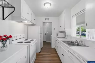 711 Fulton St SE, Albany, OR 97322 - Photo 9