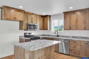 4425 Knotty Pne Ct, Sweet Home, OR 97386 - Photo 11