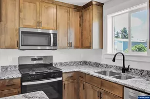 4425 Knotty Pne Ct, Sweet Home, OR 97386 - Photo 13