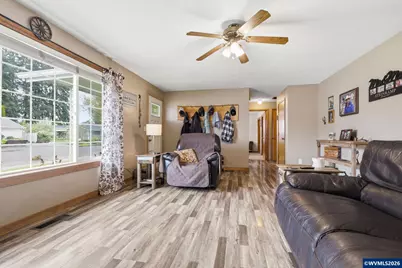 7762 45th Pl NE Pl, Salem, OR 97305 - Photo 9