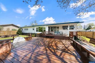 693 SW Hayter St, Dallas, OR 97338 - Photo 33