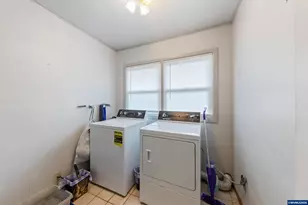 693 SW Hayter St, Dallas, OR 97338 - Photo 11