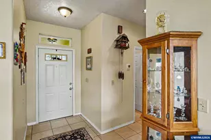 860 N 2nd St, Silverton, OR 97381 - Photo 5