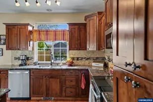 860 N 2nd St, Silverton, OR 97381 - Photo 13