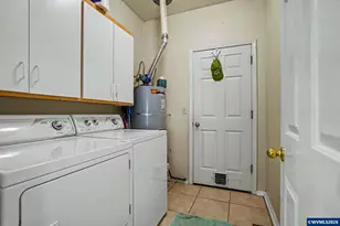 860 N 2nd St, Silverton, OR 97381 - Photo 29