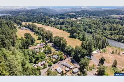 42705 North River Dr, Sweet Home, OR 97386 - Photo 5