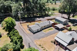 42705 N River Dr, Sweet Home, OR 97386 - Photo 3