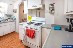 705 W B St, Lebanon, OR 97355 - Photo 17