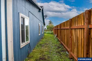 705 W B St, Lebanon, OR 97355 - Photo 27