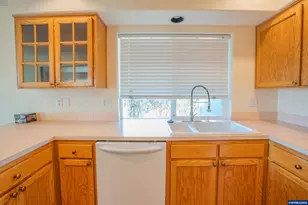 771 Woodland Acres Ln, Eugene, OR 97402 - Photo 7