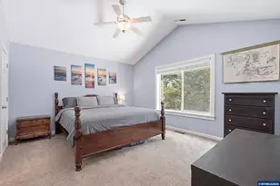301 SW Bell Dr, Dallas, OR 97338 - Photo 17
