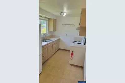 945 N 4th St, Aumsville, OR 97325 - Photo 5