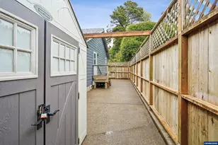 1626 NW 21st St, Lincoln City, OR 97367 - Photo 37