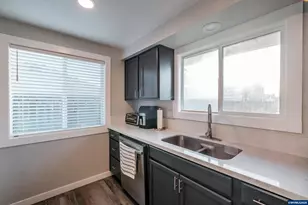 4765 Swegle Rd NE, Salem, OR 97301 - Photo 9