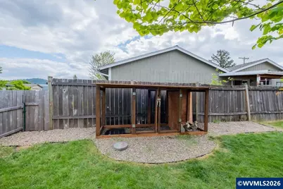 244 Honeysuckle St, Lebanon, OR 97355 - Photo 7