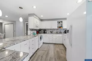 4641 Karen Ln SE, Turner, OR 97392 - Photo 15