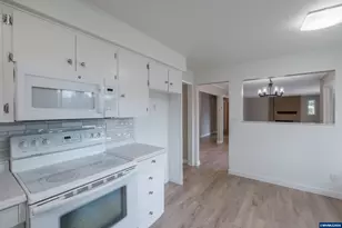 3385 Balsam Dr S, Salem, OR 97302 - Photo 31