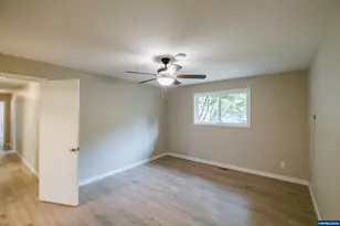 3385 Balsam Dr S, Salem, OR 97302 - Photo 9