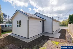 2404 10th St, Tillamook, OR 97141 - Photo 33