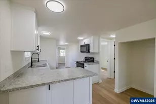 2404 10th St, Tillamook, OR 97141 - Photo 7