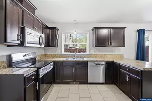 406 Sunset Ct, Amity, OR 97101 - Photo 7