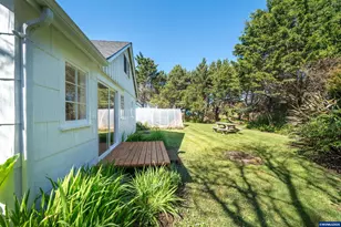 43 NW Knoxville St, Yachats, OR 97498 - Photo 41