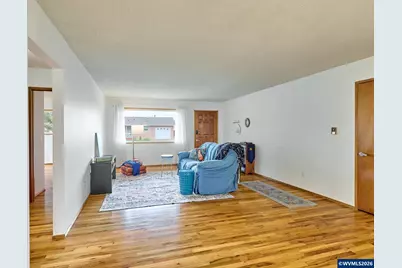 2207 Oregon Ct, Woodburn, OR 97071 - Photo 3