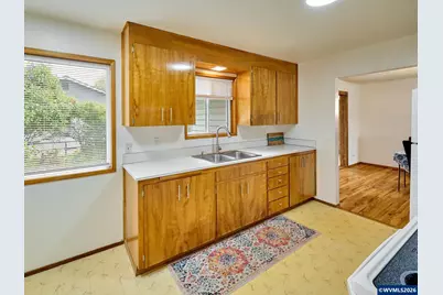 2207 Oregon Ct, Woodburn, OR 97071 - Photo 9