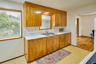 2207 Oregon Ct, Woodburn, OR 97071 - Photo 9