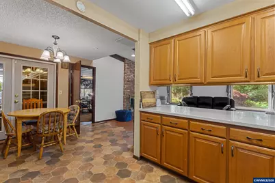 5665 Silverton Rd NE, Salem, OR 97305 - Photo 13