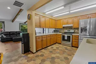 5665 Silverton Rd NE, Salem, OR 97305 - Photo 11