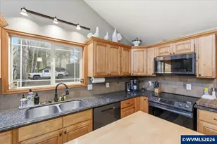 42801 Island Inn Dr, Lebanon, OR 97355 - Photo 9