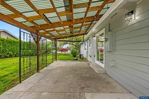 2990 Chester Ave NE, Salem, OR 97301 - Photo 33