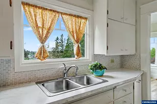 700 Oak St, Silverton, OR 97381 - Photo 17