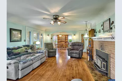 102 E 5th St, Molalla, OR 97038 - Photo 9